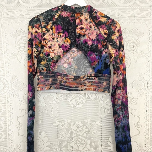 SOLD! Free People Movement Idris Floral Mesh Long Sleeve Crop Top Size Medium - Picture 10 of 12
